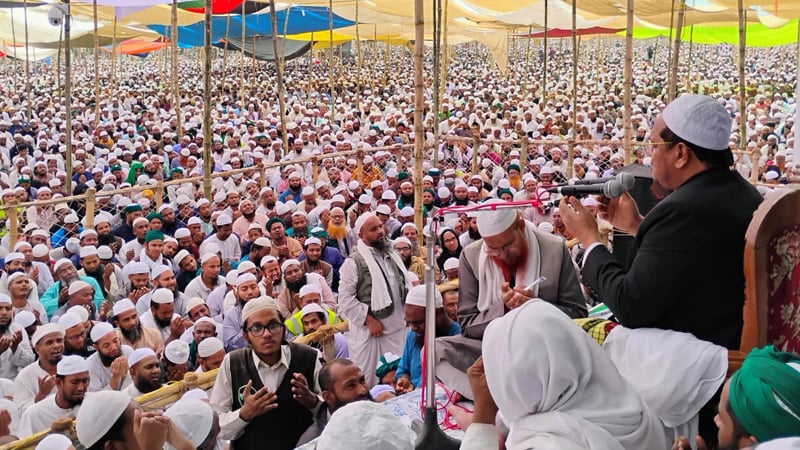 আখেরি মোনাজাতে শেষ হল চরমোনাই মহফিল